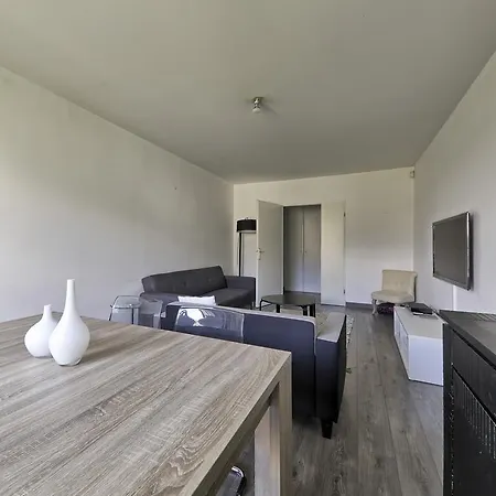 Square Apartment Magny-le-Hongre